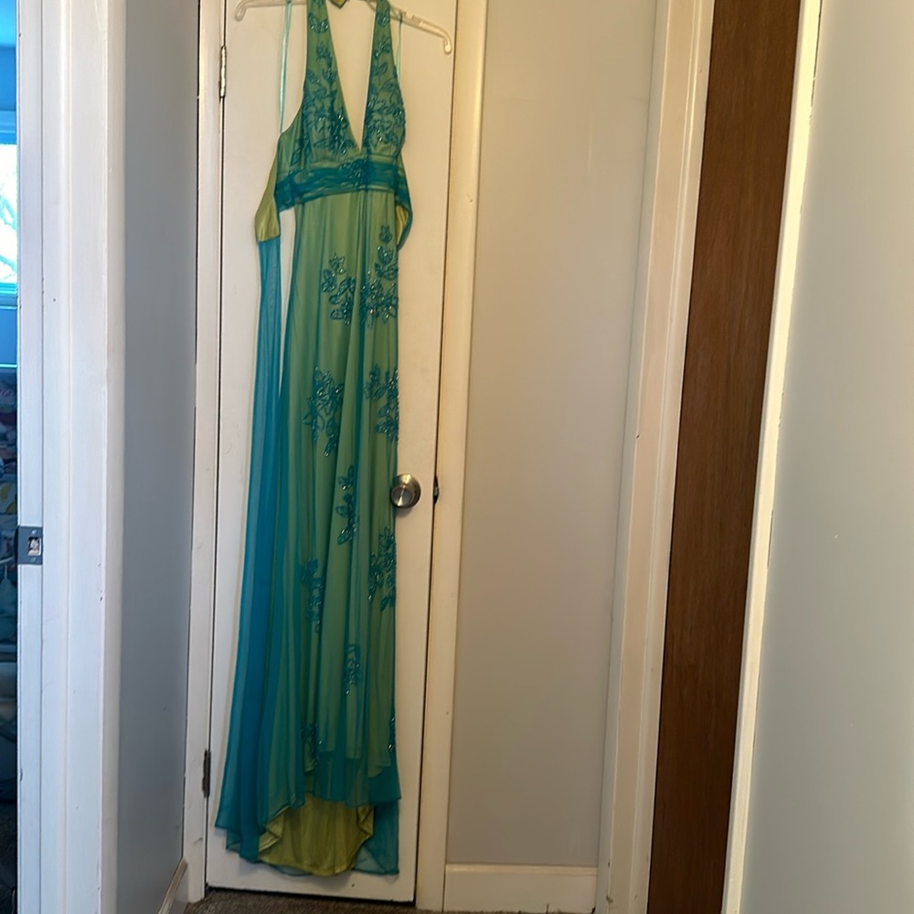 Formal evening gown-like green with blue overlay